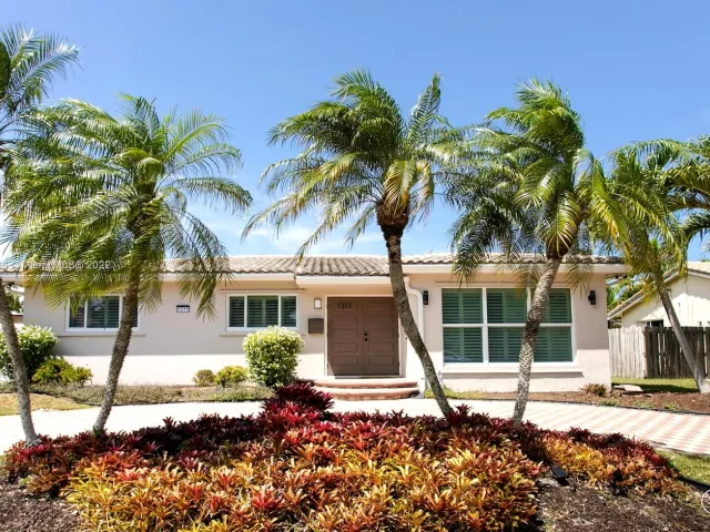 5-bedroom home for rent in Hollywood - 1311 Rodman St - MondialRealty