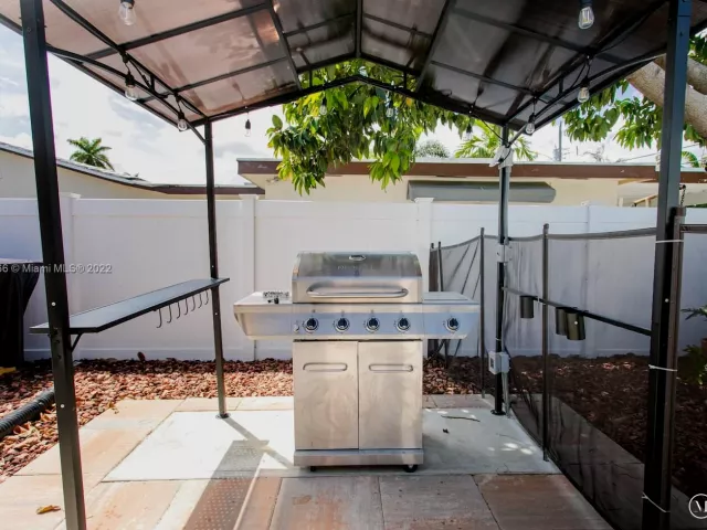 5-bedroom home for rent in Hollywood - 1311 Rodman St - MondialRealty