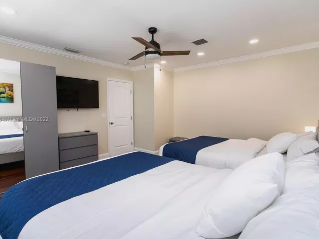 5-bedroom home for rent in Hollywood - 1311 Rodman St - MondialRealty