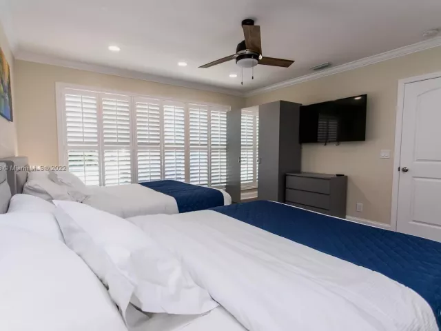 5-bedroom home for rent in Hollywood - 1311 Rodman St - MondialRealty