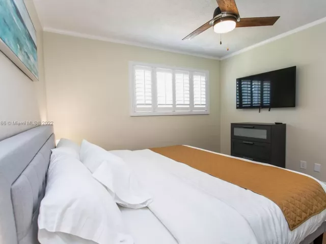 5-bedroom home for rent in Hollywood - 1311 Rodman St - MondialRealty