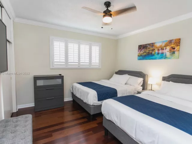 5-bedroom home for rent in Hollywood - 1311 Rodman St - MondialRealty