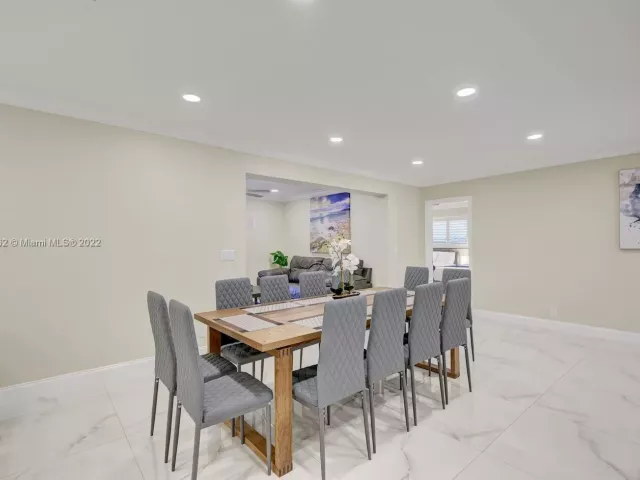 5-bedroom home for rent in Hollywood - 1307 Rodman St - MondialRealty