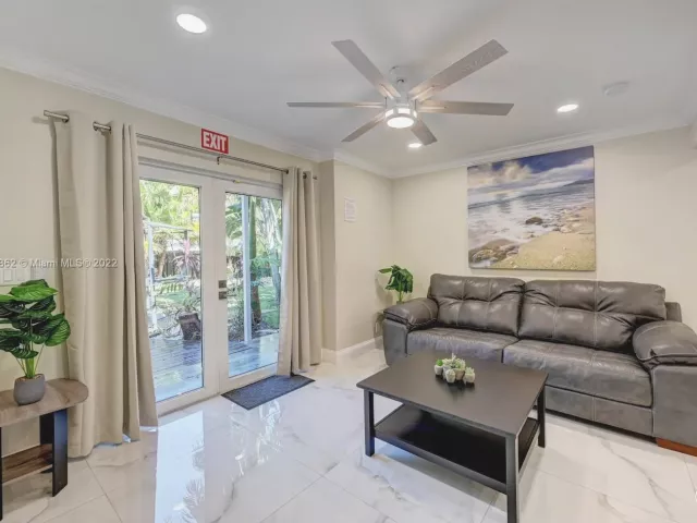 5-bedroom home for rent in Hollywood - 1307 Rodman St - MondialRealty