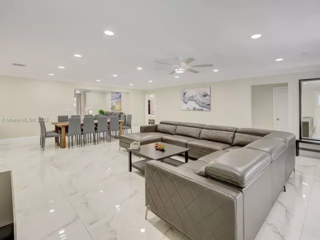 5-bedroom home for rent in Hollywood - 1307 Rodman St - MondialRealty