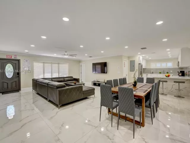 5-bedroom home for rent in Hollywood - 1307 Rodman St - MondialRealty