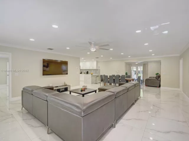 5-bedroom home for rent in Hollywood - 1307 Rodman St - MondialRealty