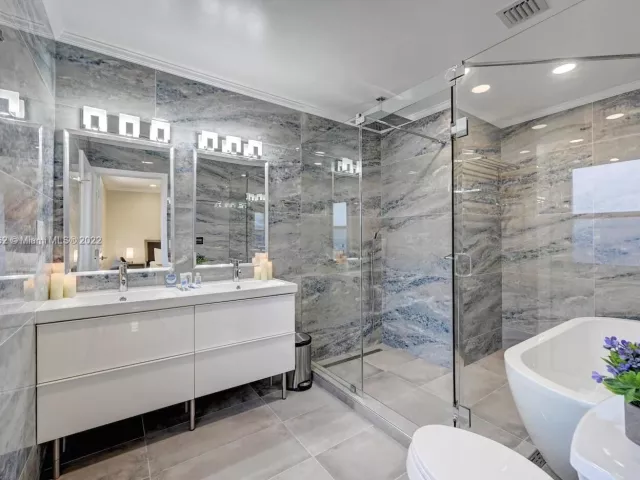 5-bedroom home for rent in Hollywood - 1307 Rodman St - MondialRealty