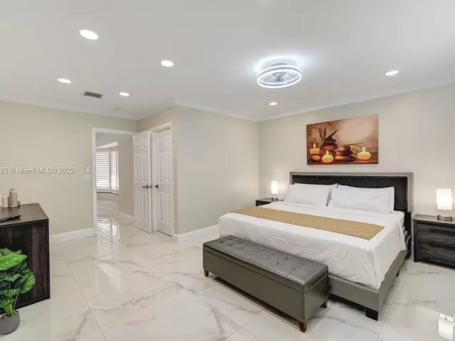 5-bedroom home for rent in Hollywood - 1307 Rodman St - MondialRealty