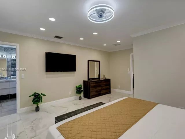 5-bedroom home for rent in Hollywood - 1307 Rodman St - MondialRealty