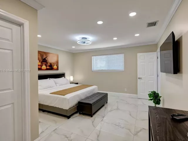 5-bedroom home for rent in Hollywood - 1307 Rodman St - MondialRealty