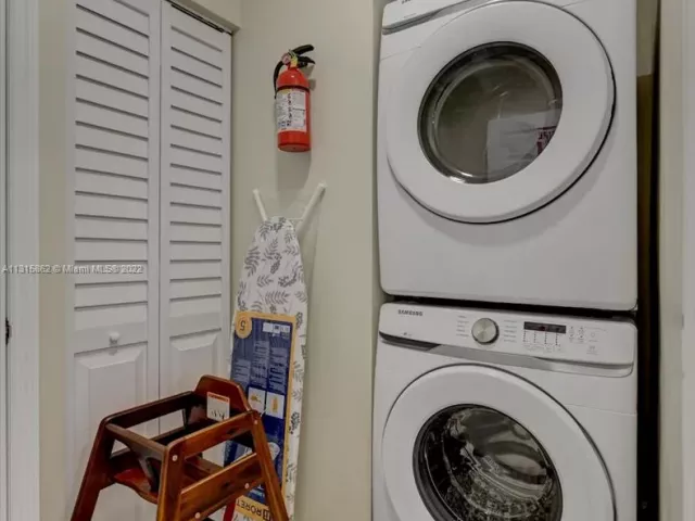 5-bedroom home for rent in Hollywood - 1307 Rodman St - MondialRealty