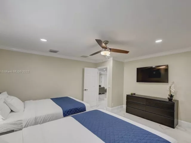 5-bedroom home for rent in Hollywood - 1307 Rodman St - MondialRealty