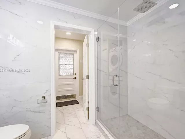 6-bedroom home for rent in Hollywood - 1020 N 13th Ter - MondialRealty