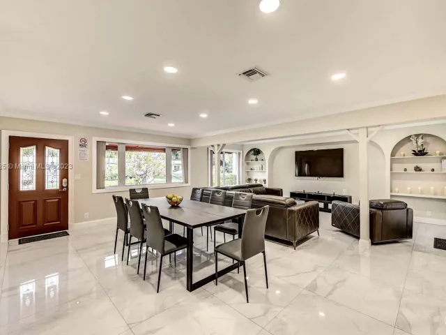 6-bedroom home for rent in Hollywood - 1020 N 13th Ter - MondialRealty