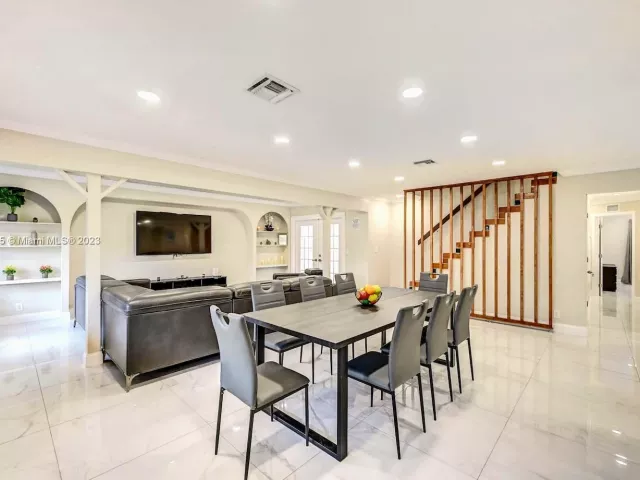 6-bedroom home for rent in Hollywood - 1020 N 13th Ter - MondialRealty