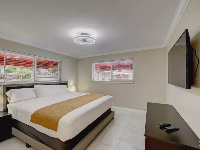 6-bedroom home for rent in Hollywood - 1020 N 13th Ter - MondialRealty