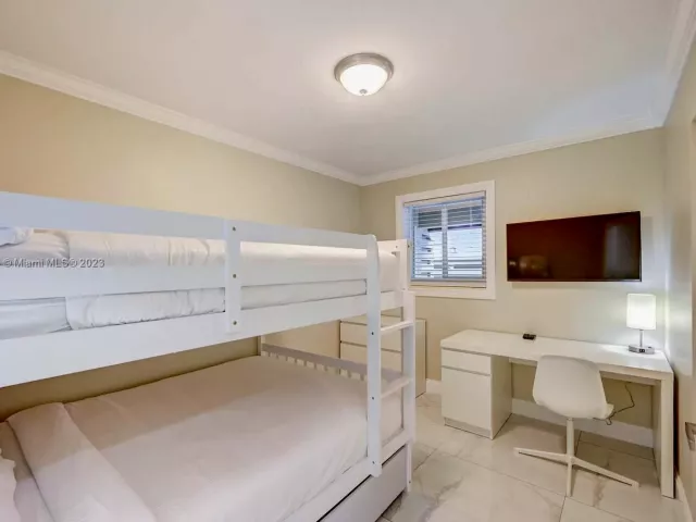 6-bedroom home for rent in Hollywood - 1020 N 13th Ter - MondialRealty