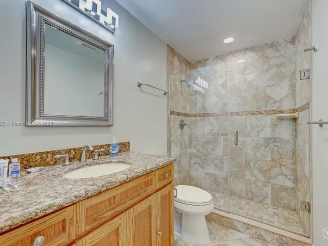 6-bedroom home for rent in Hollywood - 1020 N 13th Ter - MondialRealty