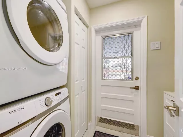 6-bedroom home for rent in Hollywood - 1020 N 13th Ter - MondialRealty