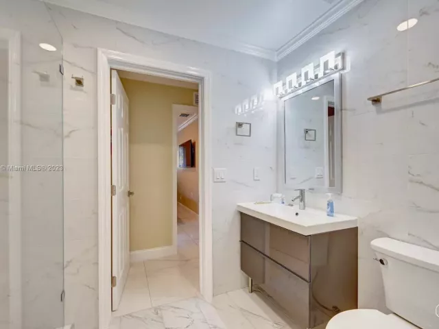 6-bedroom home for rent in Hollywood - 1020 N 13th Ter - MondialRealty