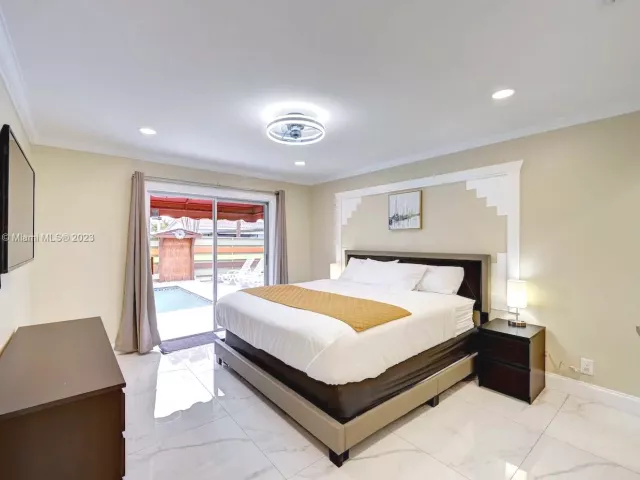 6-bedroom home for rent in Hollywood - 1020 N 13th Ter - MondialRealty