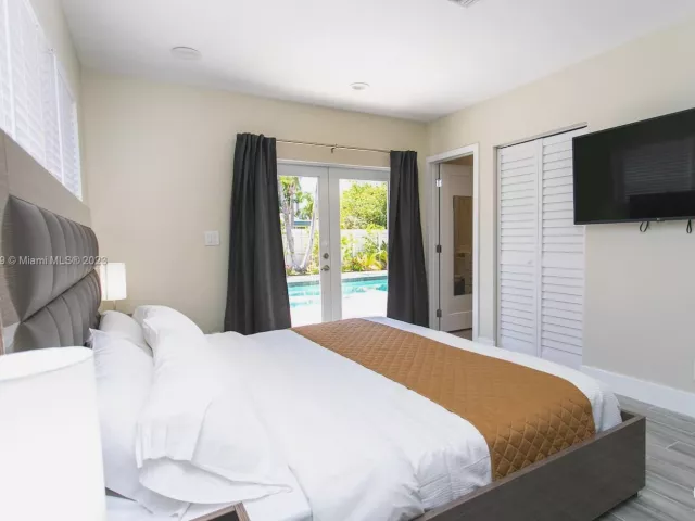 4-bedroom home for rent in Hollywood - 1120 N 13th Terrace - MondialRealty