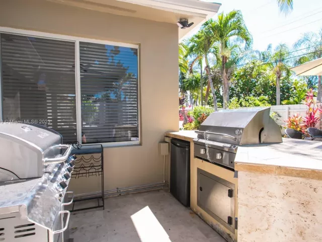 4-bedroom home for rent in Hollywood - 1120 N 13th Terrace - MondialRealty