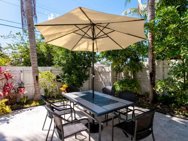 4-bedroom home for rent in Hollywood - 1120 N 13th Terrace - MondialRealty