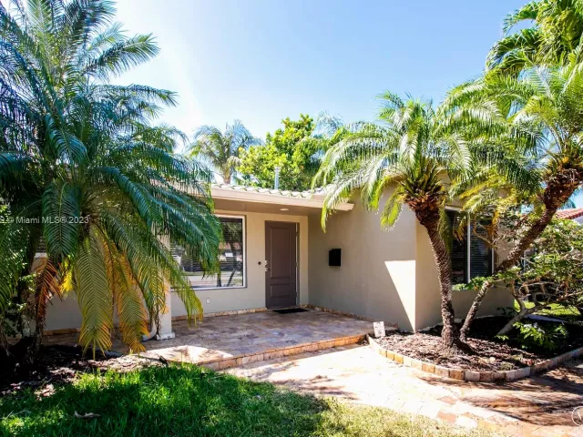 4-bedroom home for rent in Hollywood - 1120 N 13th Terrace - MondialRealty