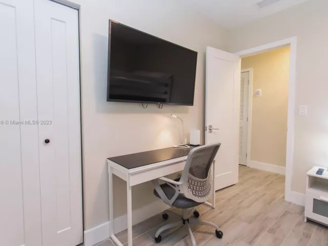 4-bedroom home for rent in Hollywood - 1120 N 13th Terrace - MondialRealty