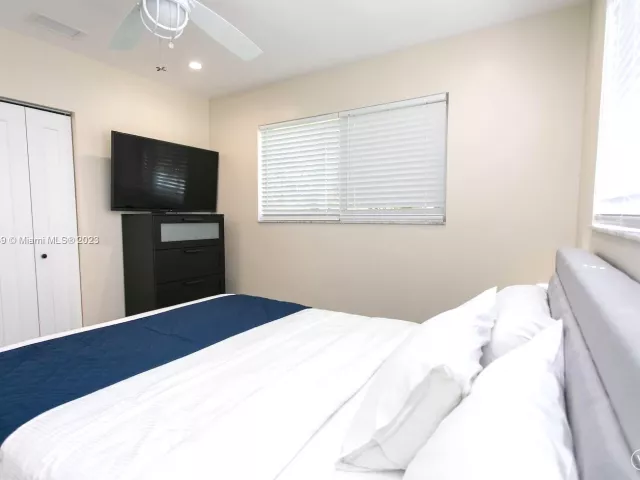 4-bedroom home for rent in Hollywood - 1120 N 13th Terrace - MondialRealty