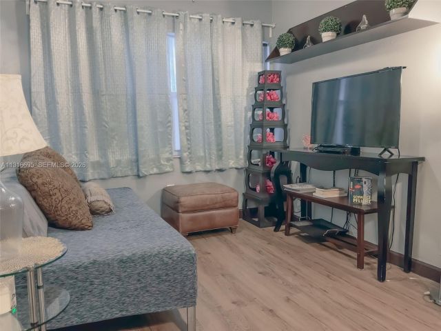 2-bedroom home for rent in Miami - 3682 SW 26th St 2 - MondialRealty