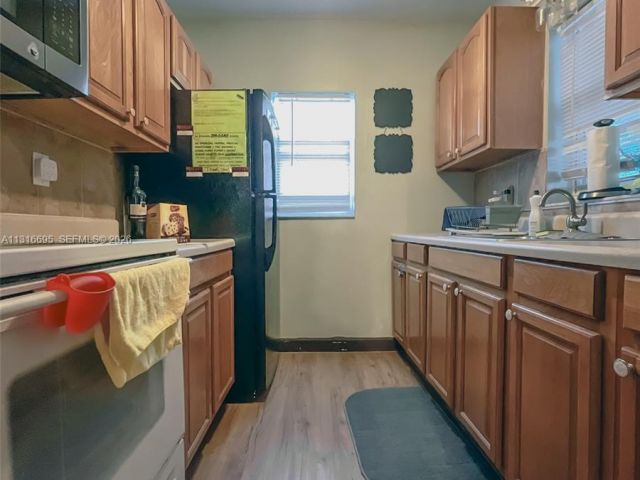 2-bedroom home for rent in Miami - 3682 SW 26th St 2 - MondialRealty