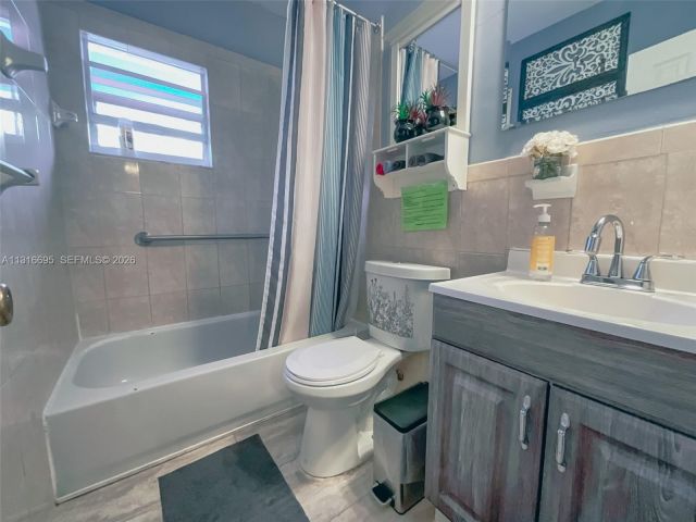 2-bedroom home for rent in Miami - 3682 SW 26th St 2 - MondialRealty