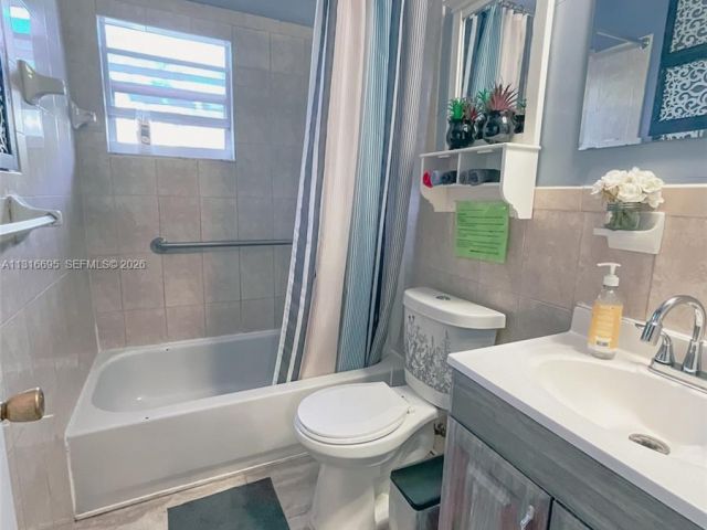2-bedroom home for rent in Miami - 3682 SW 26th St 2 - MondialRealty