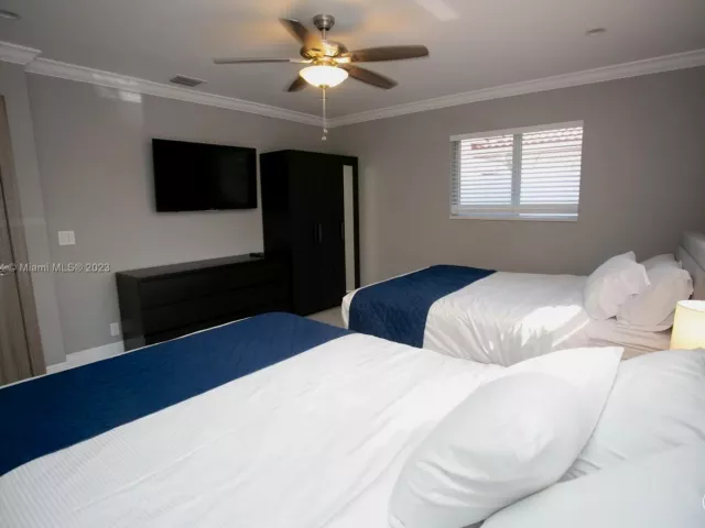 5-bedroom home for rent in Hollywood - 1301 Rodman St - MondialRealty