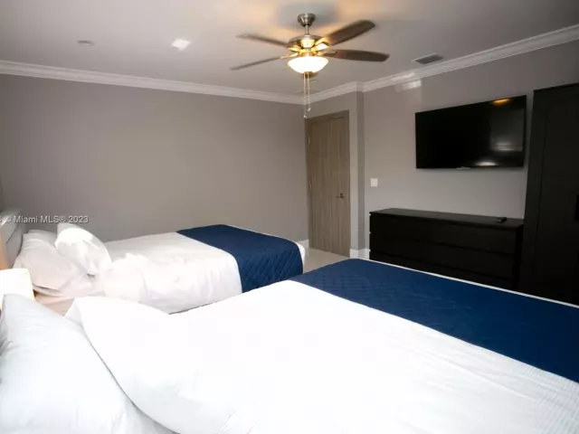 5-bedroom home for rent in Hollywood - 1301 Rodman St - MondialRealty