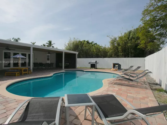 5-bedroom home for rent in Hollywood - 1301 Rodman St - MondialRealty