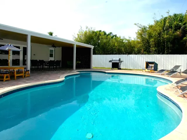 5-bedroom home for rent in Hollywood - 1301 Rodman St - MondialRealty