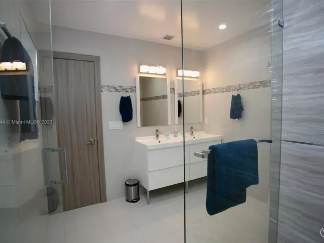 5-bedroom home for rent in Hollywood - 1301 Rodman St - MondialRealty