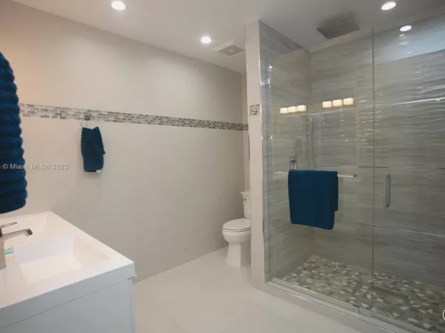 5-bedroom home for rent in Hollywood - 1301 Rodman St - MondialRealty