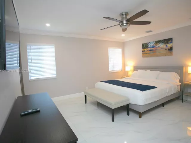 5-bedroom home for rent in Hollywood - 1301 Rodman St - MondialRealty