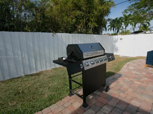 5-bedroom home for rent in Hollywood - 1301 Rodman St - MondialRealty