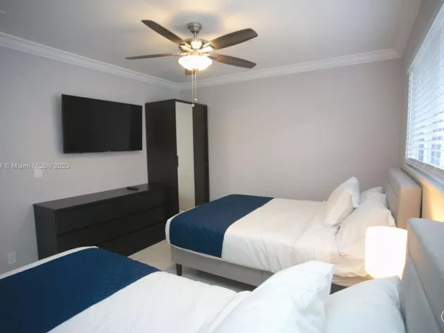 5-bedroom home for rent in Hollywood - 1301 Rodman St - MondialRealty