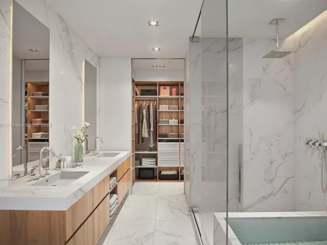 3-bedroom condo for sale in Miami - 1400 Biscayne Boulevard 4803 - MondialRealty