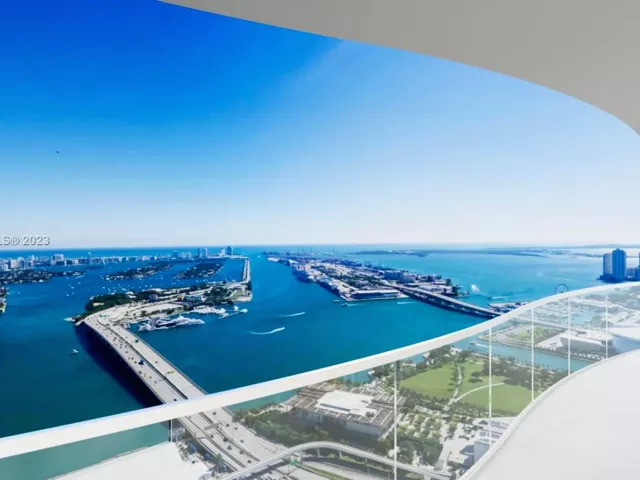3-bedroom condo for sale in Miami - 1400 Biscayne Boulevard 4803 - MondialRealty