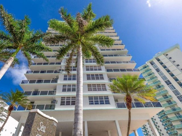 2-bedroom condo for rent in Hollywood -  - MondialRealty