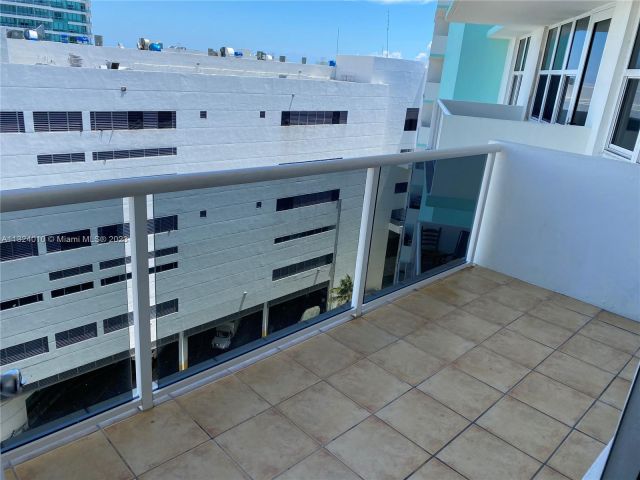 2-bedroom condo for rent in Hollywood -  - MondialRealty