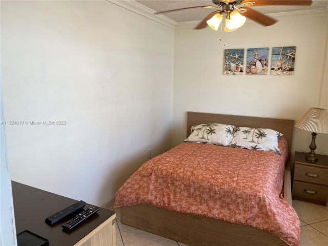 2-bedroom condo for rent in Hollywood -  - MondialRealty